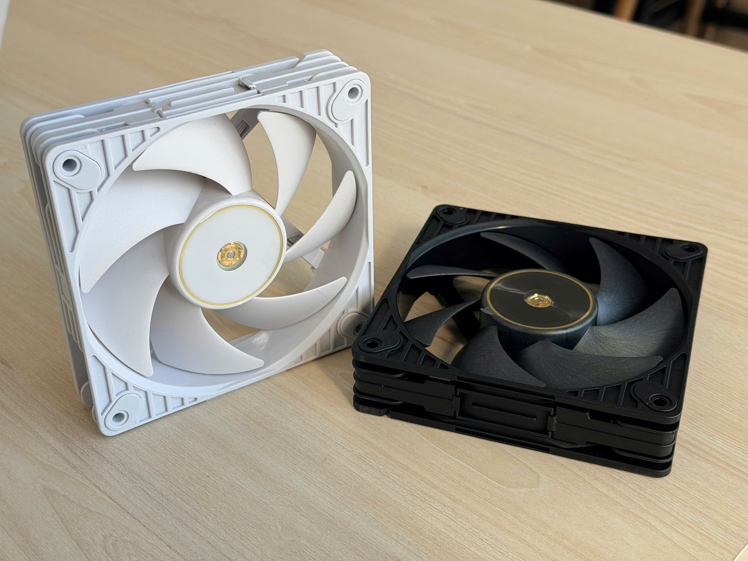 ProArt PF120 – Quạt tản nhiệt 'chuẩn dân sáng tạo'