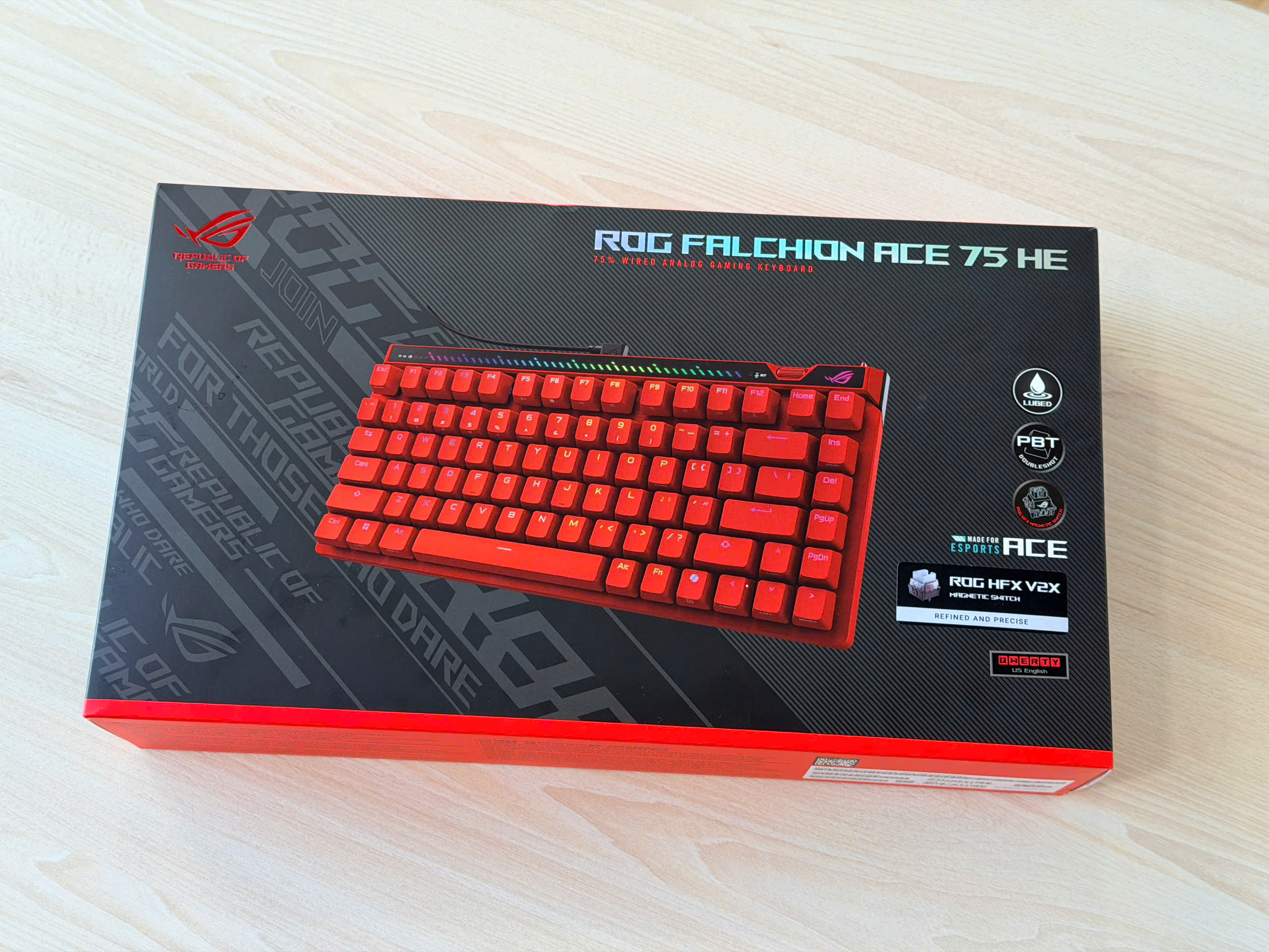 Khui hộp ASUS ROG Falchion Ace 75 HE – Nhỏ gọn, cao cấp ngay từ cái nhìn đầu tiên