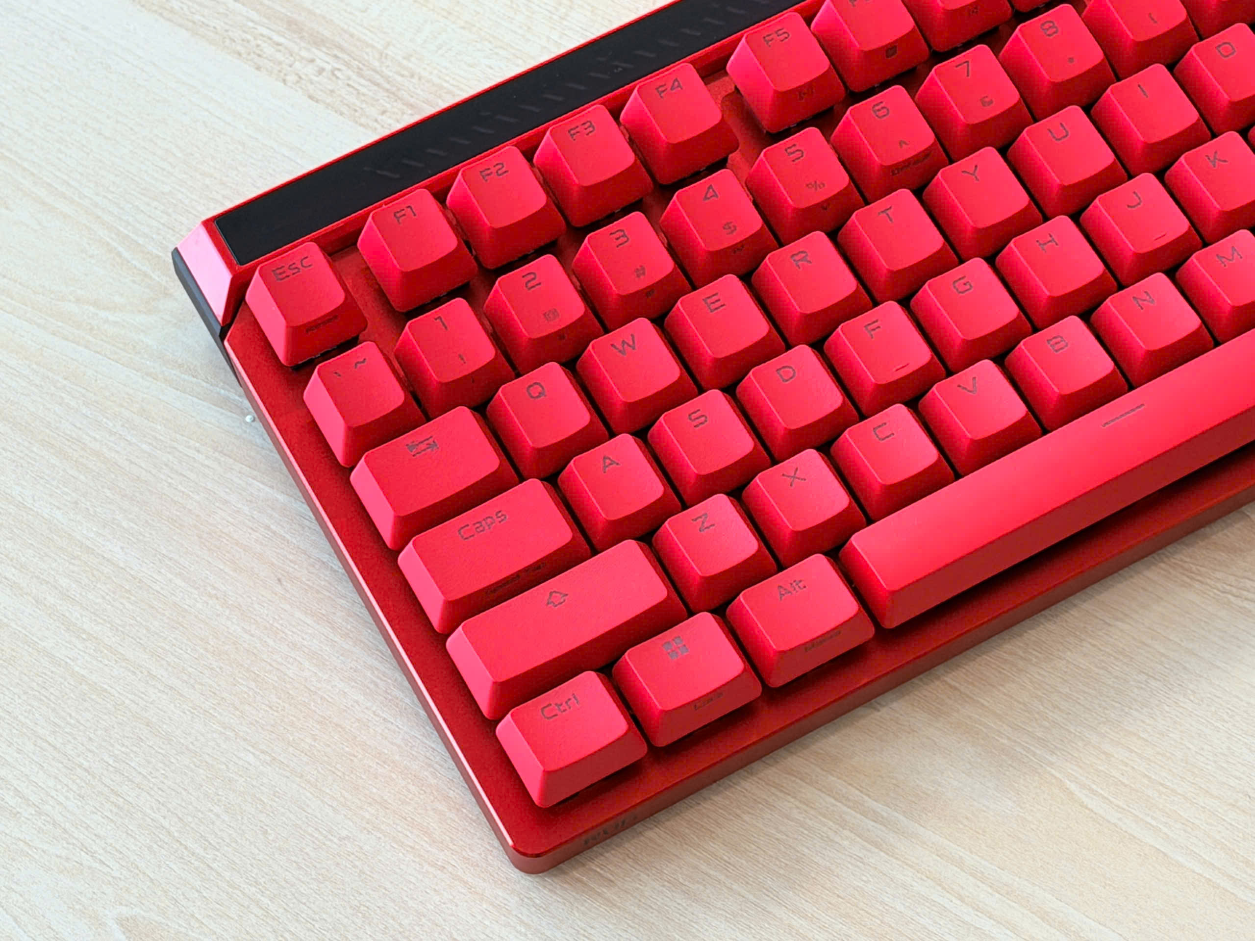 Trên tay ASUS Falchion Ace 75 HE - Bàn phím nhỏ gọn, hiệu năng lớn cho game thủ