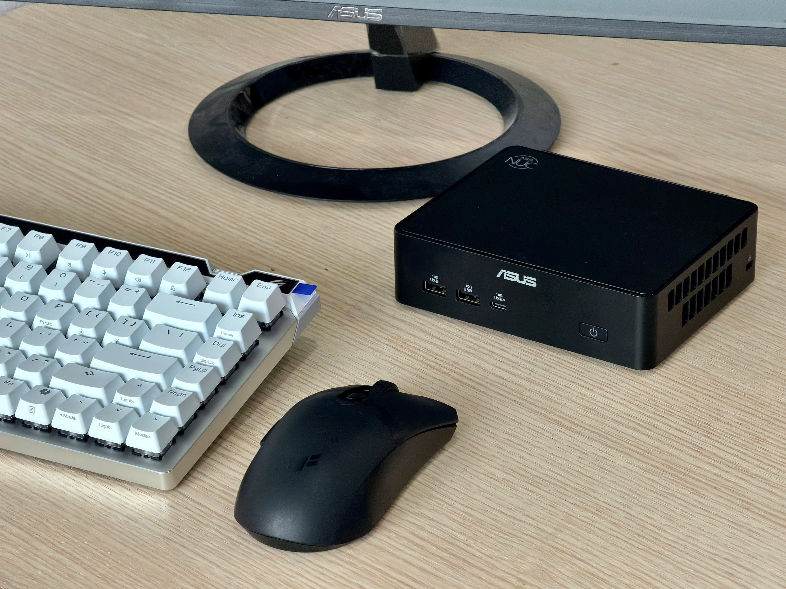 Đánh giá ASUS NUC 16 Pro: Nhỏ gọn mạnh mẽ và thông minh
